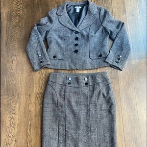 Ann Taylor lined suit jacket and skirt